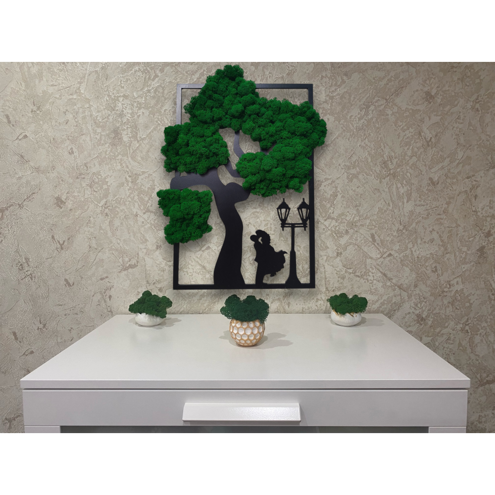 Панно целующаяся пара у дерева